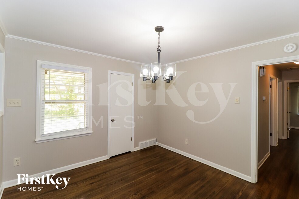 3021 Chaucer Ln