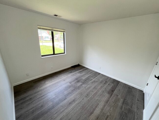 Dormitorio 2 - 1618 Sutton Ave