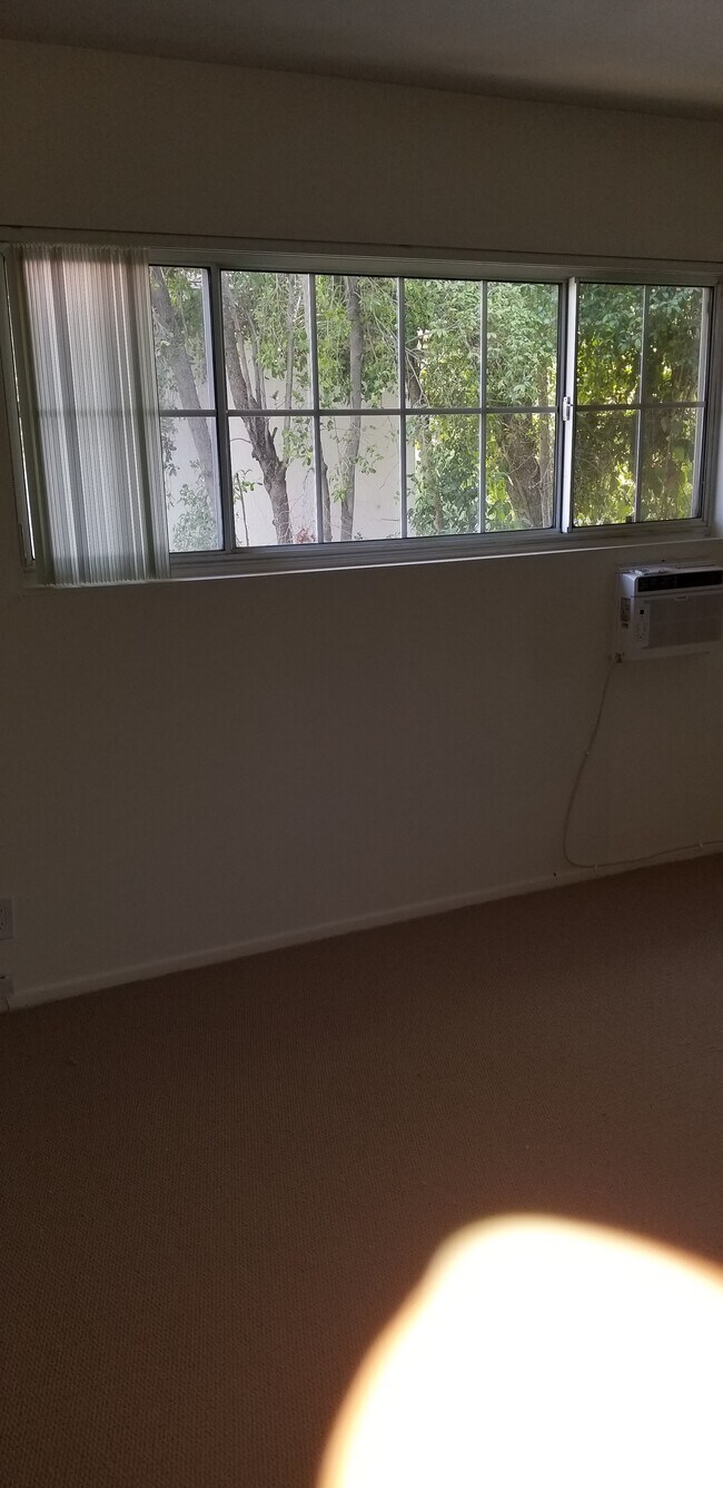 Photo - 10674 Holman Ave Unidad 5