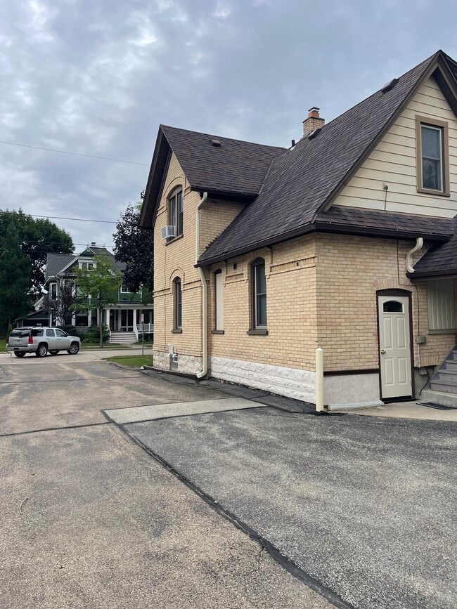 Photo - 903 N Division St Unit 2-Upper