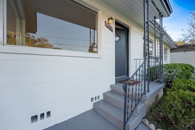 Photo - Gorgeous 3/2 Home