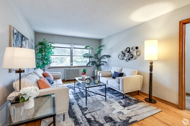 Building Photo - Parkway Flats Rental