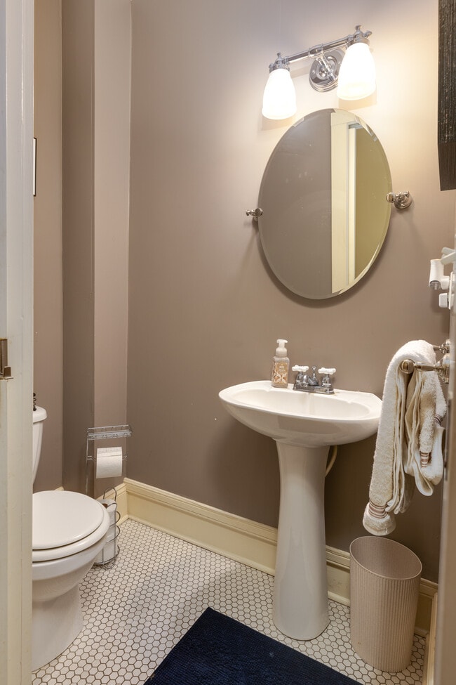 Photo - 357 W Clinton St