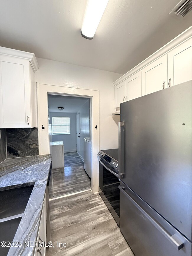 Photo - 4541 Woolman Ave