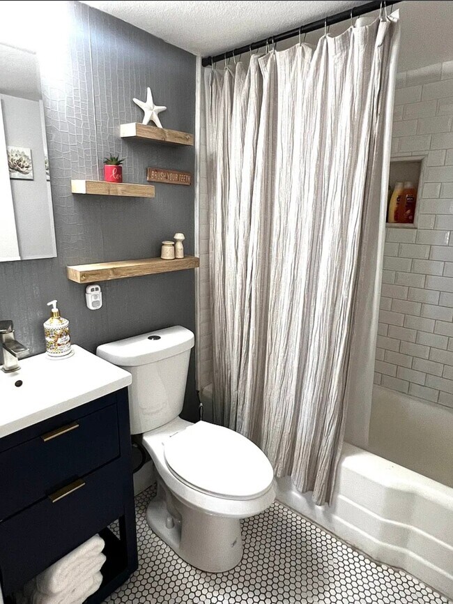 Photo - 9814 N 2nd Pl