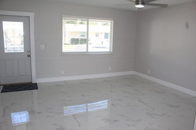 Photo - 2719 Peer Ln