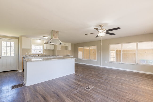 Photo - 7449 Malone Rd