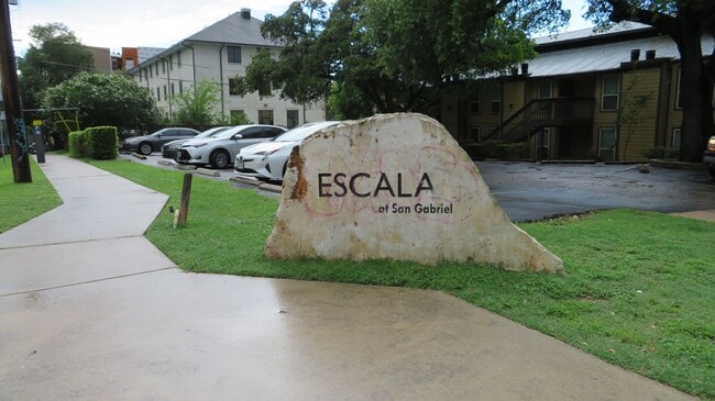Building Photo - CUTE STUDIO WITH LOFT. UT SHUTTLE BUS ACROSS THE STREET