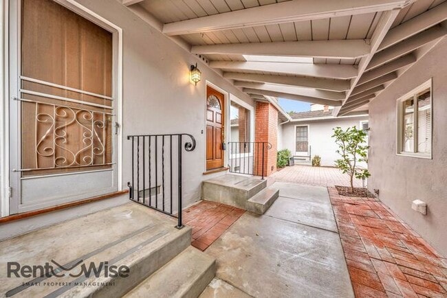 Photo - 2080 Helena Way