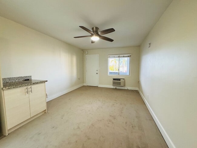 Photo - STUDIO AVAILABLE IN THE HEART OF DOWNTOWN LA JOLLA! ONLY $1,700/mo! Unidad 1141 Silverado St #118