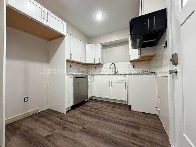 Photo - 2633 Woodward Ave SW Unit B