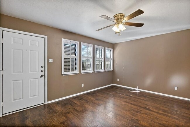 Photo - 2101 Barak Ln