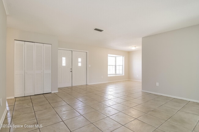 Photo - 1035 Country Club Blvd