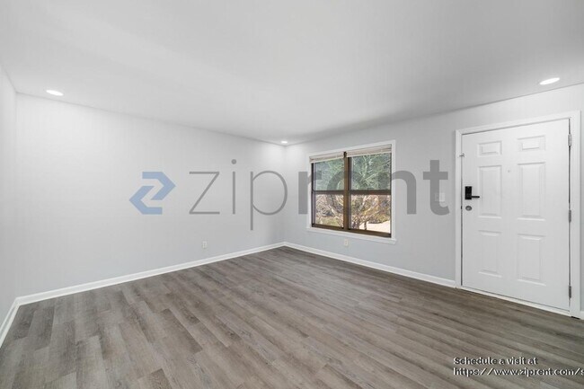 Photo - 575 Springwood Dr