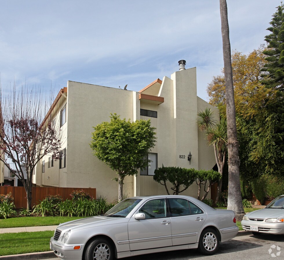 Photo - 822 19th St Apartments