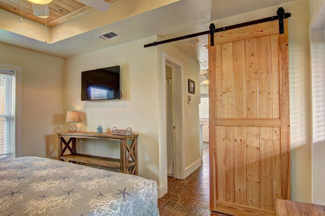 Photo - 134 N Alister St Unit SI ID1023203P