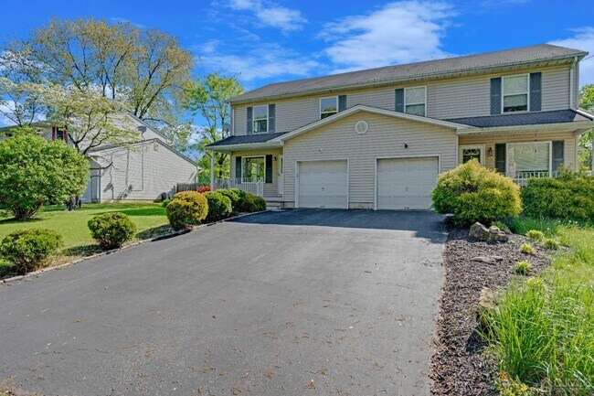 Photo - 519 Carmine Ave