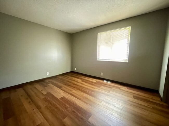 Photo - GREAT 2 Bedroom Available! Unit 1016 1/2