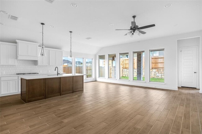 Photo - 639 Bay Breeze Dr
