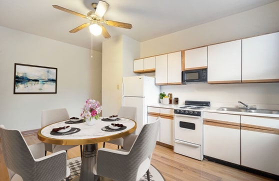 Photo - 630 W Barry Ave