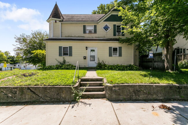 Building Photo - 303 W Lawrence St Unit B Rental
