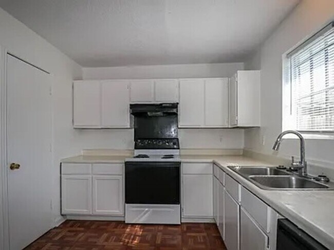 Photo - 4-bedroom home!