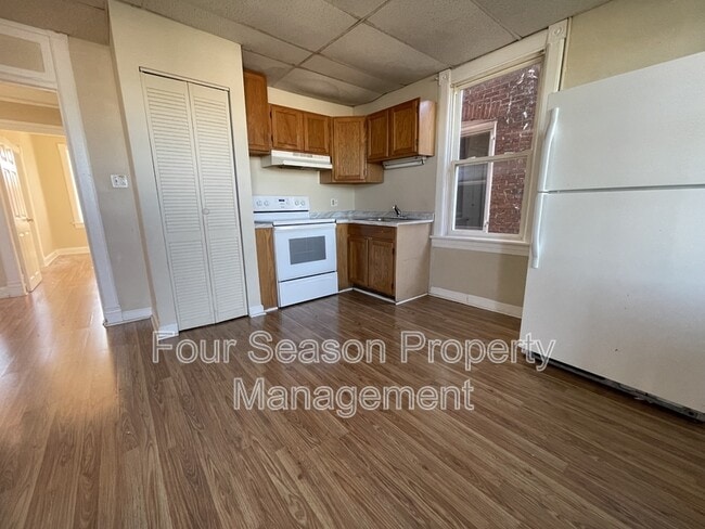 Photo - 616 W Franklin St