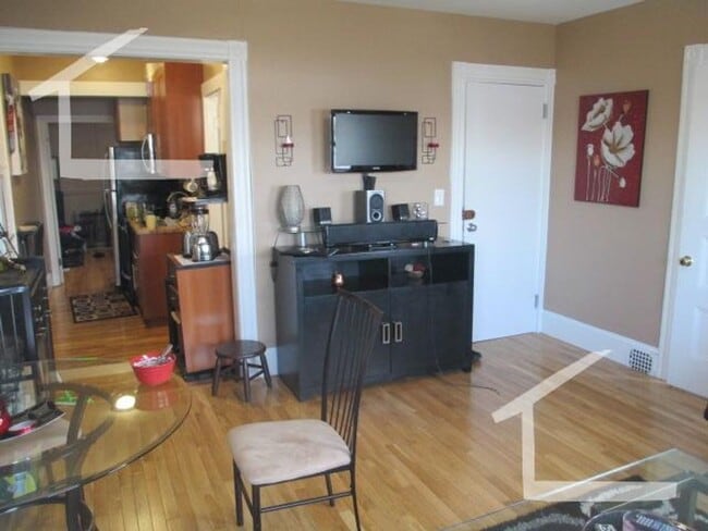 Photo - KENMORE 2 Bedroom Apt. - 9/1/26 (H&HW Included)