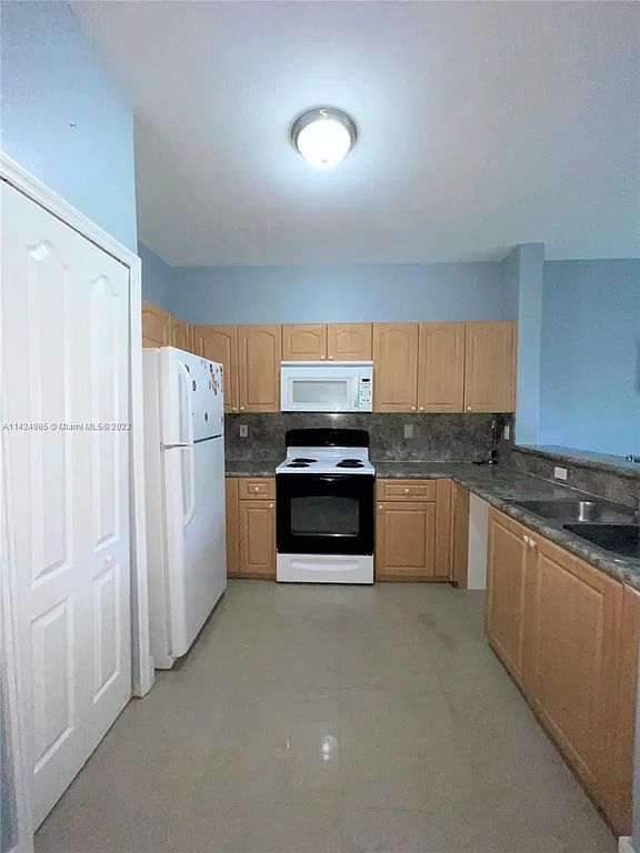 Photo - 1692 SE 29th Ct