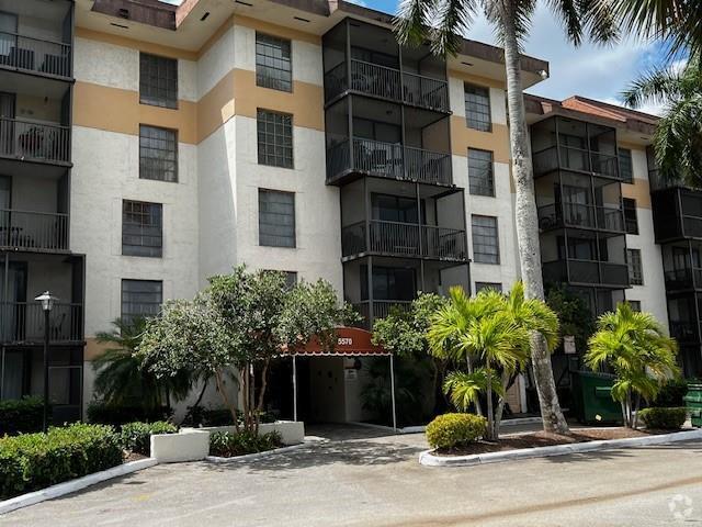Building Photo - 5570 NW 44th St Unit 201a Rental