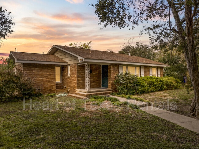 Building Photo - 3300 Adeline Dr Rental
