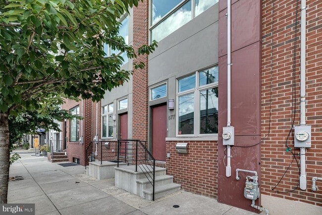 Building Photo - 877 N 5th St