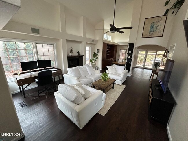 Building Photo - 655 E Riverview Cir