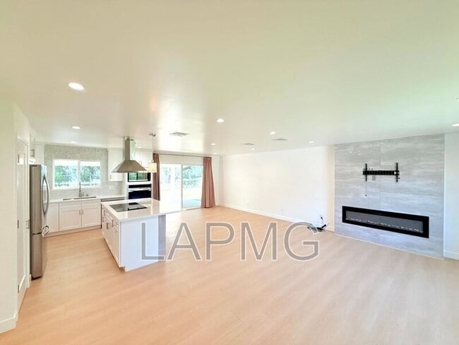 Photo - 10839 Fellows Ave