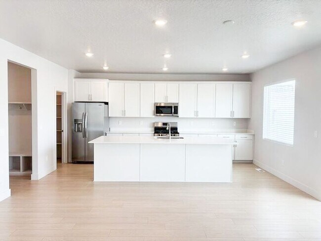 Photo - 414 W Snowberry Dr