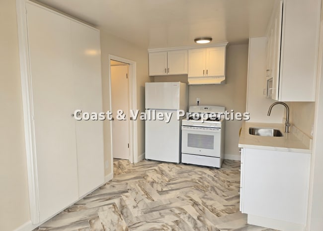 Building Photo - 601 Forest Ave Unit 601 Forest Avenue #2