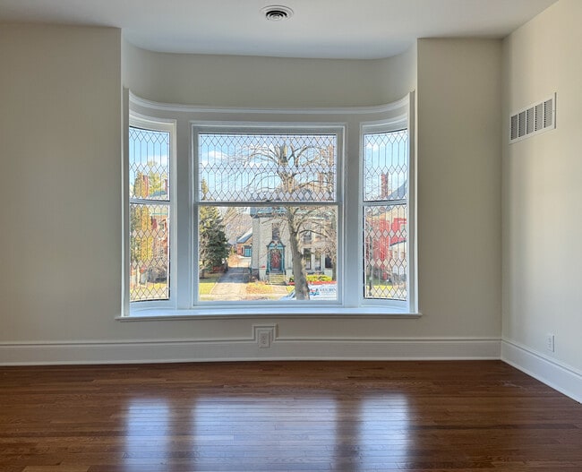 Photo - 446 Linwood Ave Unidad #2