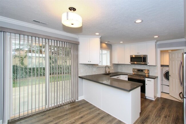 1979 Parkridge Dr