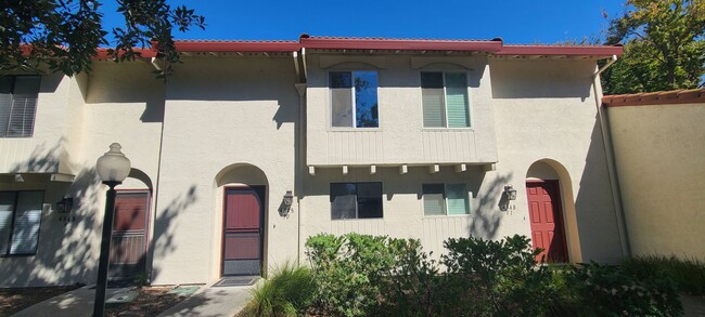 Marvelous East Davis 2 bedroom 1.5 bath Condo - Marvelous East Davis 2 bedroom 1.5 bath Condo Unit 10