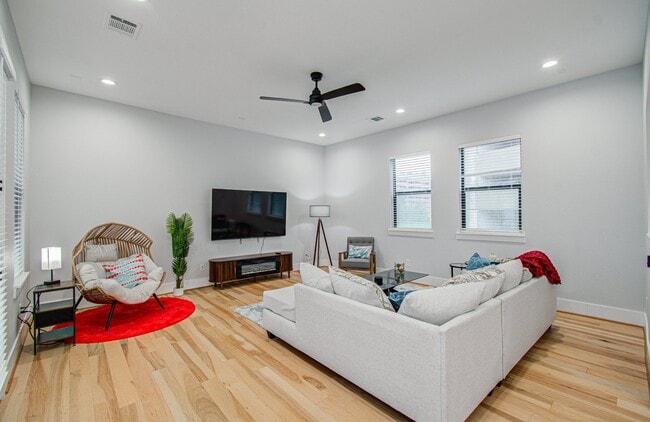 Photo - 7016 Staffordshire Blvd
