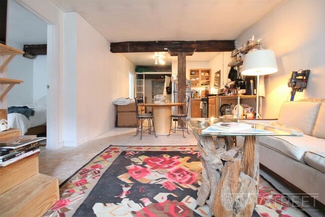 Spacious 2 Bed LOFT in Williamsburg! - Spacious 2 Bed LOFT in Williamsburg! Unit B7