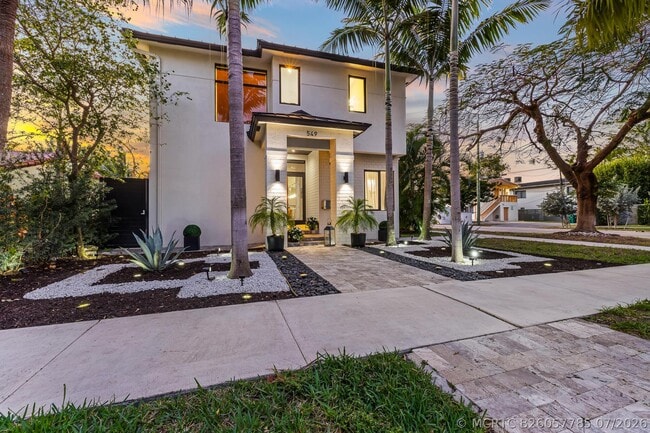 549 NE 10th Ave
