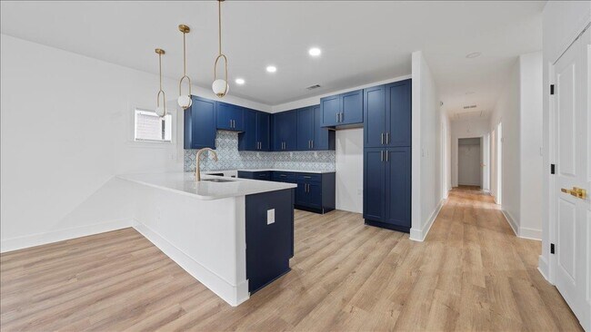 Photo - 1072 Bruce St