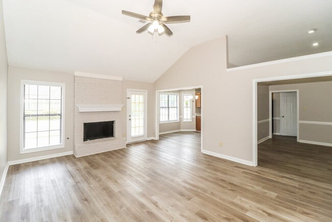 Photo - 8607 Sunnyvale St N