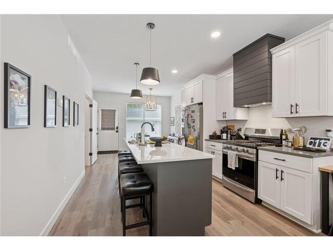 Building Photo - 2320 Priscilla St