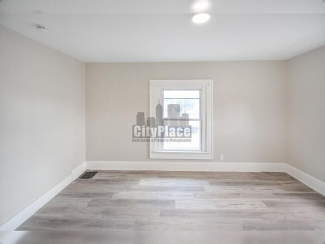 Photo - 3936 E 10th St