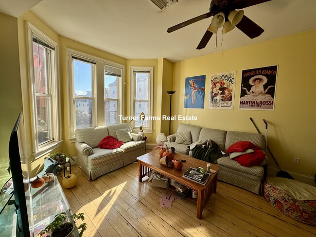 Photo - 731 Parker St