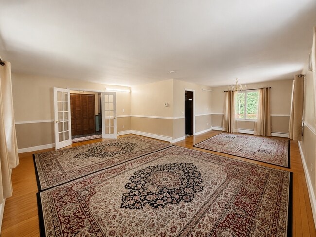 Photo - 240 Ridgefield Rd
