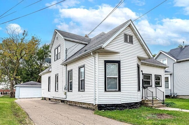 Building Photo - 317 Chute St