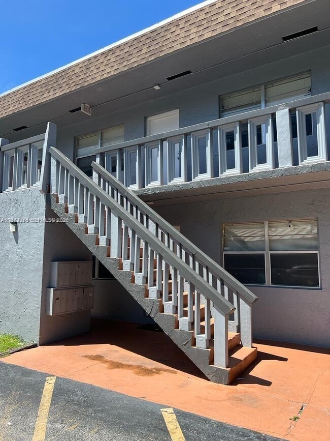 Photo - 4732 SW 33rd Ave Unit 207